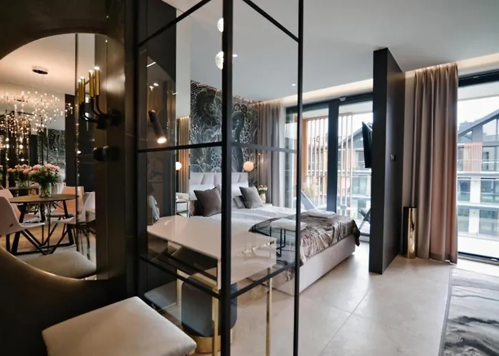 34 Nad Jeziorem W Gorach Komplex Laguna Beskidow זאז'צ'ה